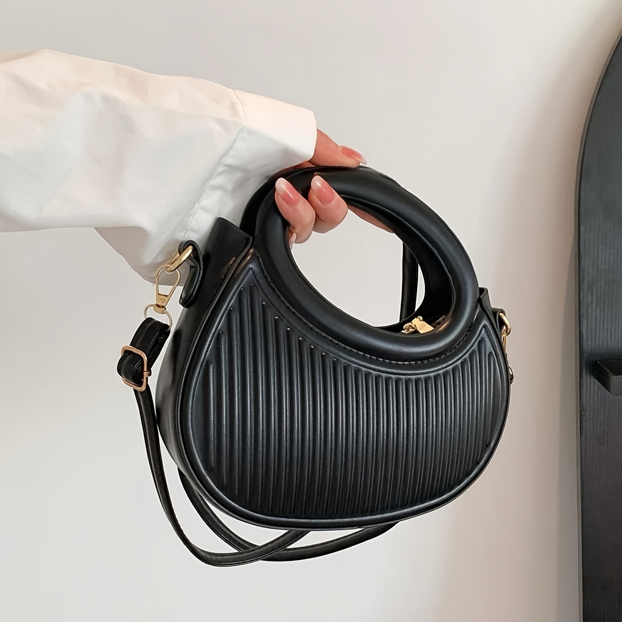 Interior Design Elegant - Kadınlar için Şık Şerit Tasarım Crossbody